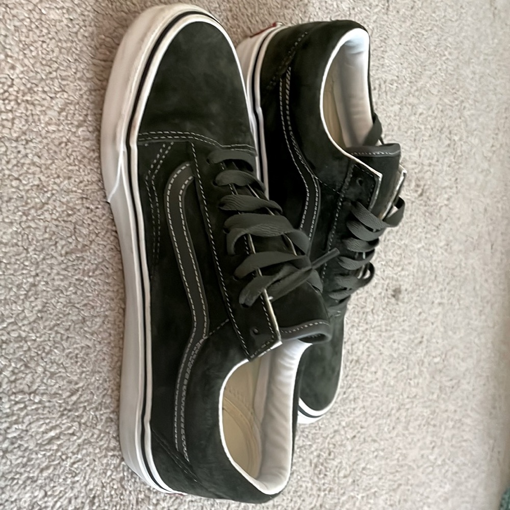 Size 9 Hunter green suede Vans